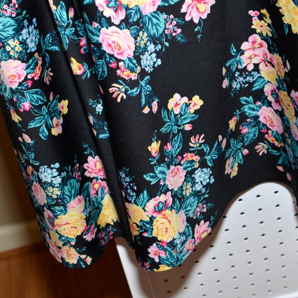 Plus Size 2X Ashley Nell Tipton Vintage Style Floral On Black Midi Skirt - Picture 4 of 12